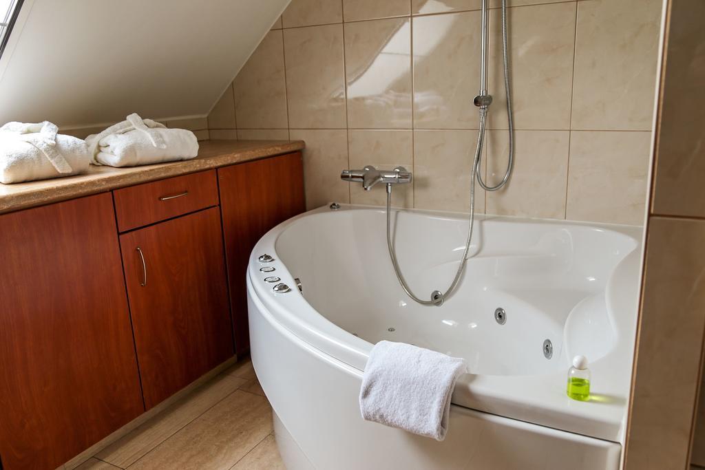 Hotel Wilgenhof Maaseik Luaran gambar